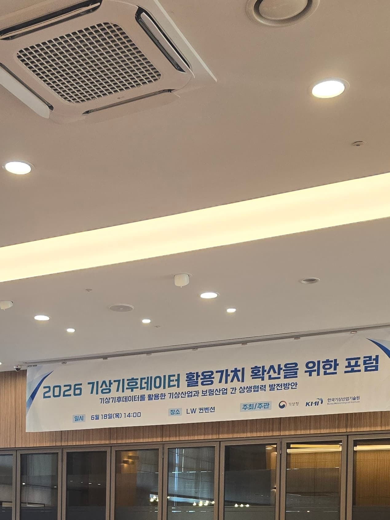 리뷰 슬라이드 이미지
